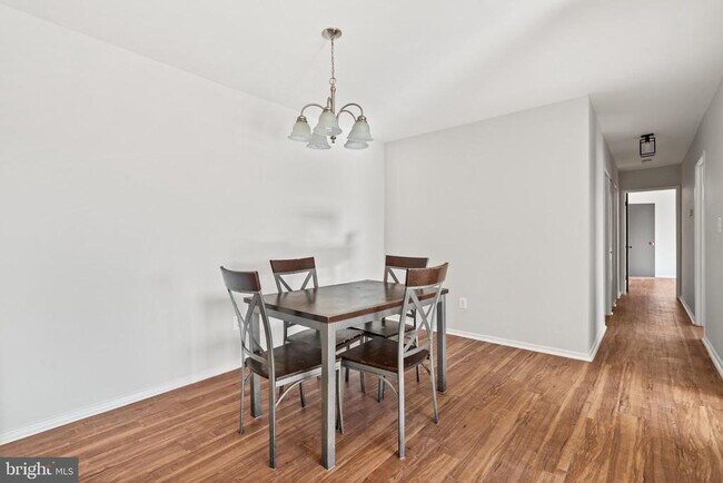 Building Photo - 561 Florida Ave