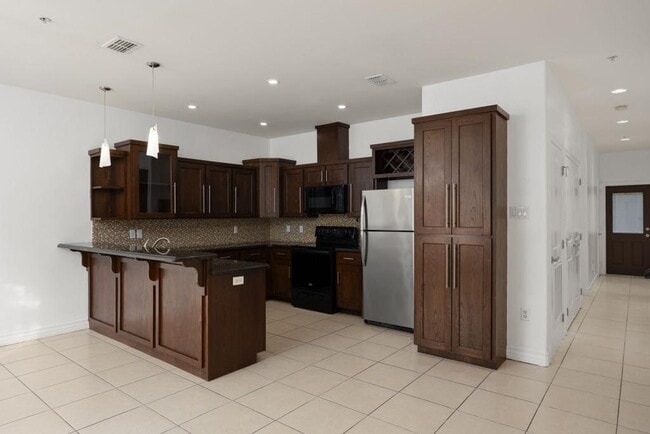 Building Photo - 3003 S I Lane