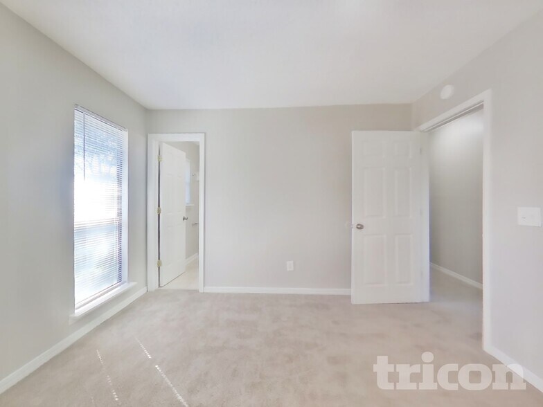 Building Photo - 7091 Beechfern Ln S
