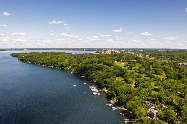 Building Photo - Lake Mendota Dream Home in Desirable Sprin...