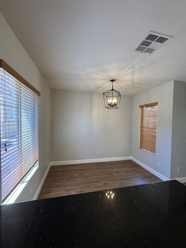 Building Photo - 3 Bed 3.5 Bath Summerlin