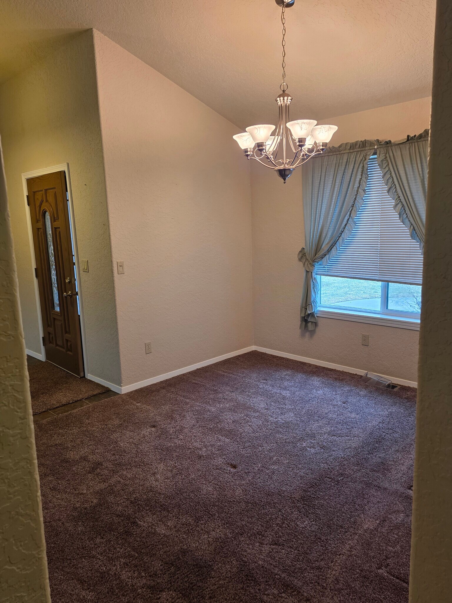 Building Photo - 208 Sunset Ln