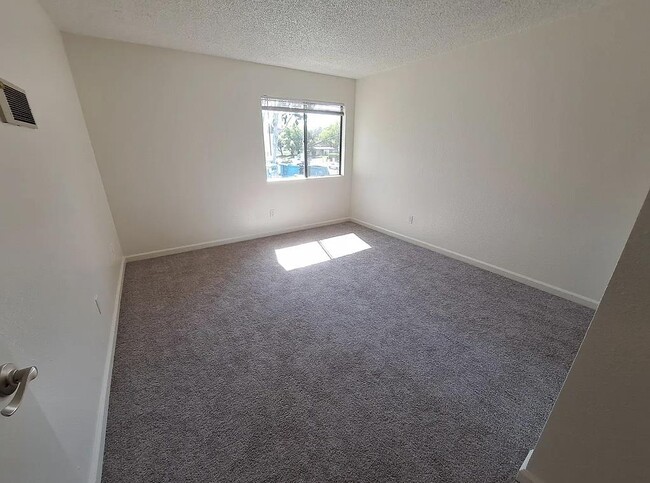 Building Photo - 10202 Black Mountain Rd