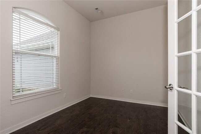 Building Photo - 4001 Ridgeton St