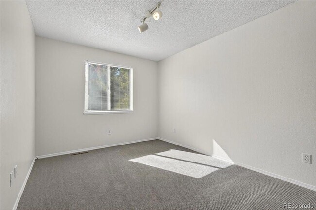 Building Photo - 306 Mulberry Cir