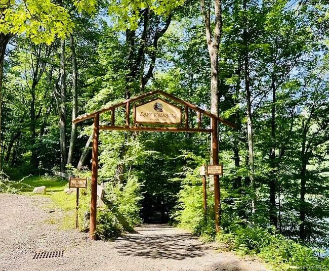 Building Photo - 11 Locust Dr