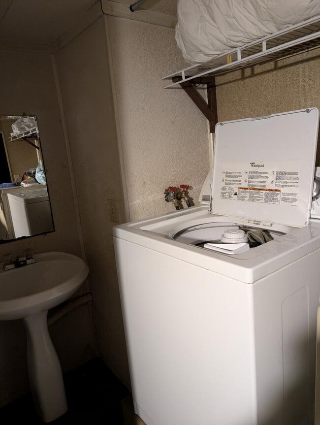 Building Photo - 772 Hillview Ave