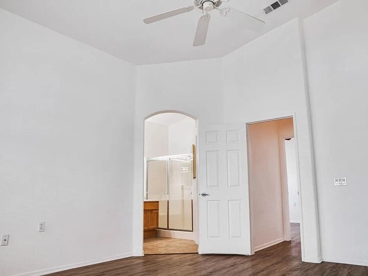 Building Photo - 26805 China Dr