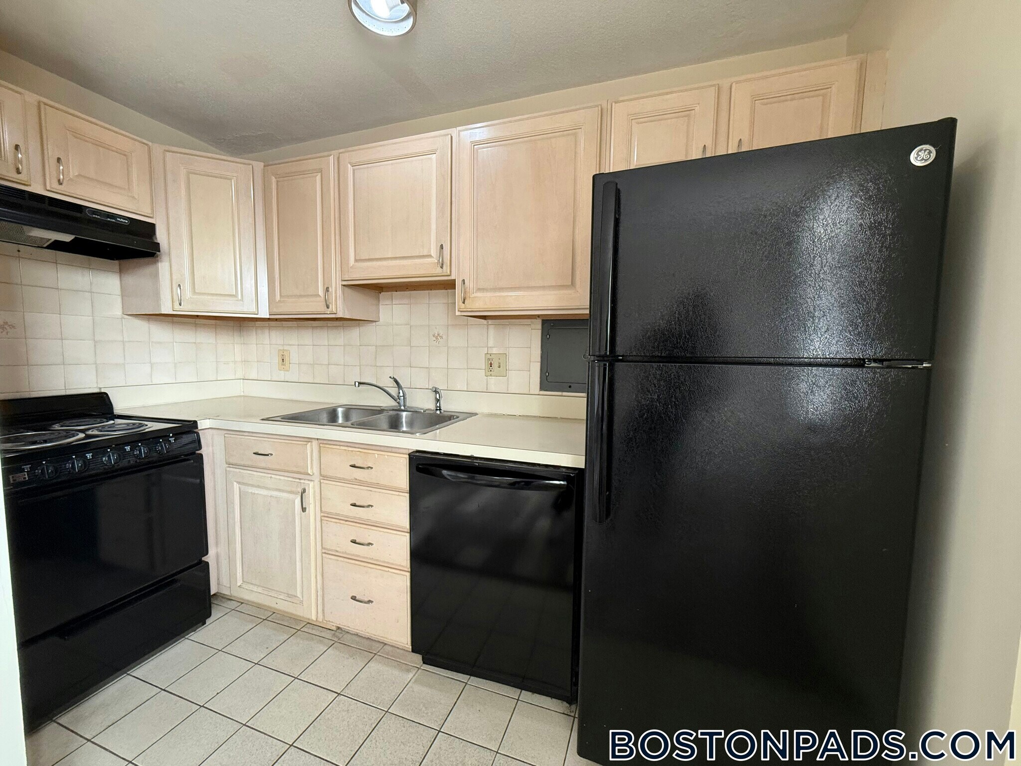 Building Photo - 125 Trapelo Rd