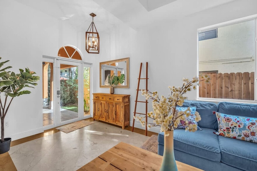 Building Photo - 3216 Gifford Ln