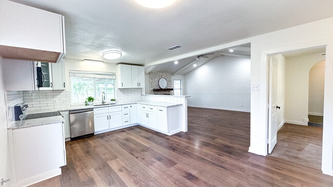 Building Photo - 8421 Randy Dr