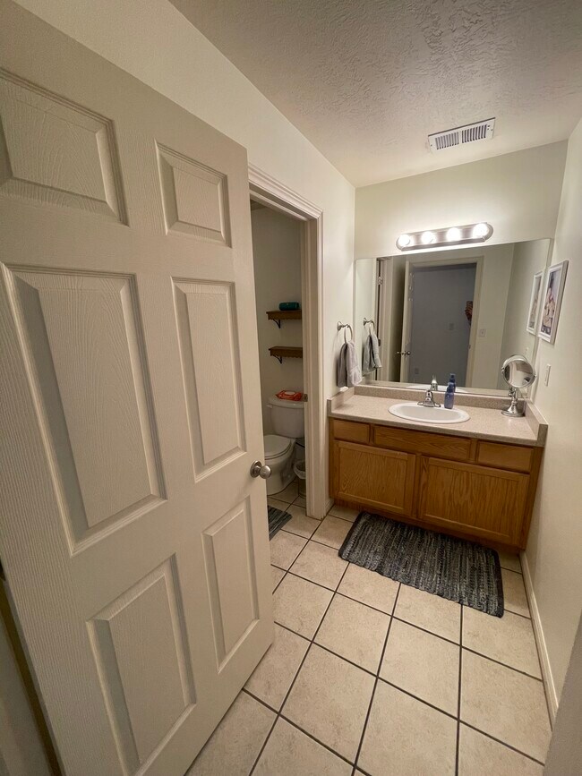 Back Bathroom A - 1969 N Canyon Rd