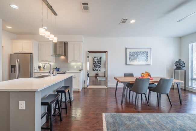 Building Photo - 2 Bed + Flex Room Option in East Dallas Townhome off Greenville Lakewood Neighborhood