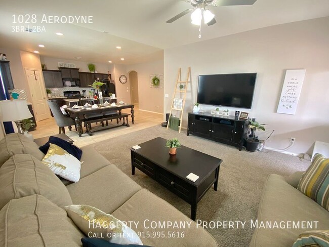 Building Photo - 1028 Aerodyne-