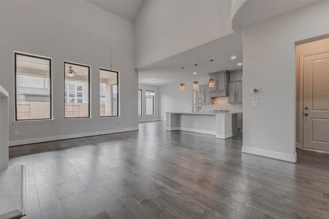 Building Photo - 30627 S Creek Way