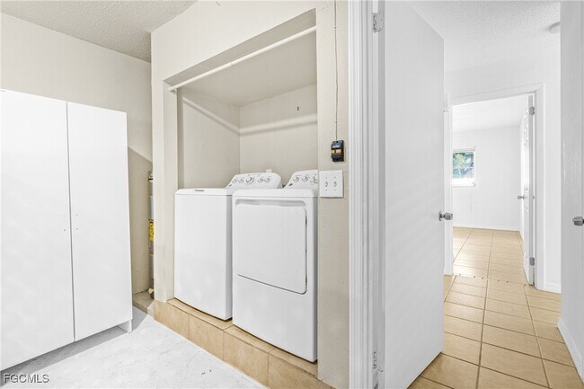 Building Photo - 6004 Deming Ave