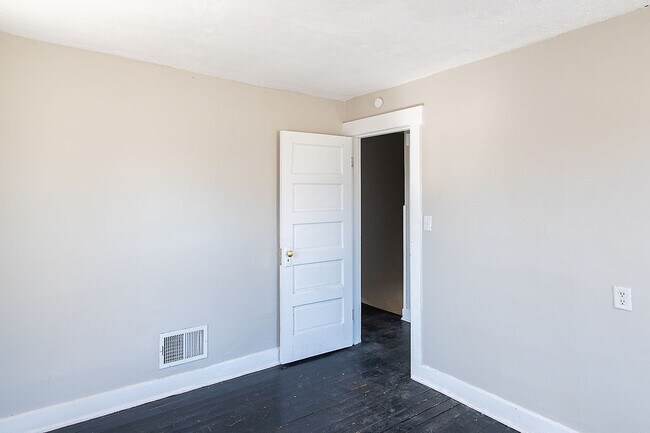 Building Photo - 2141 Philadelphia Dr