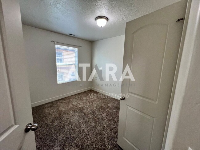 Building Photo - 713 Kirkbride Ave