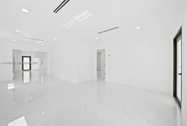 Building Photo - 6401 SW 38th St