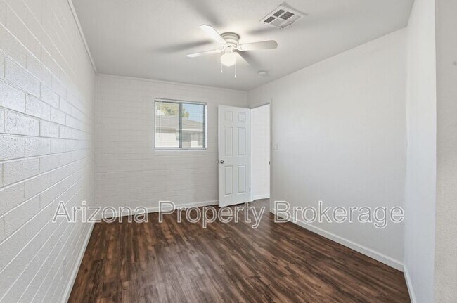 Building Photo - 4150 N 25th St