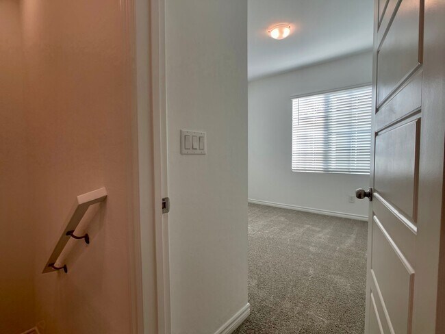Building Photo - LOVELY TOWNHOUSE FOR RENT - GATED 3 BED 3 ...