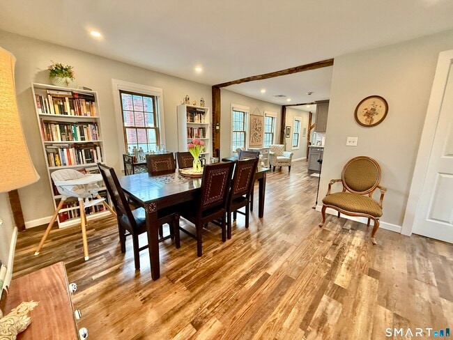 Building Photo - 4 Main St S