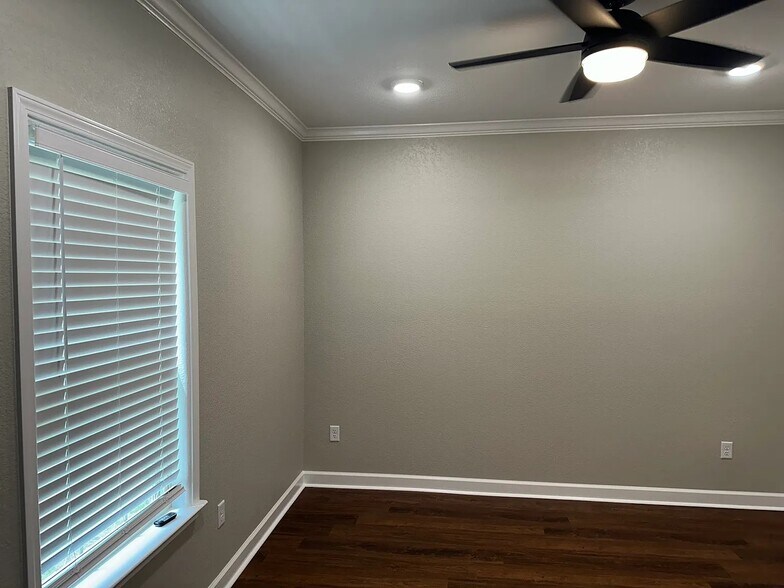 Building Photo - 3604 Bay St