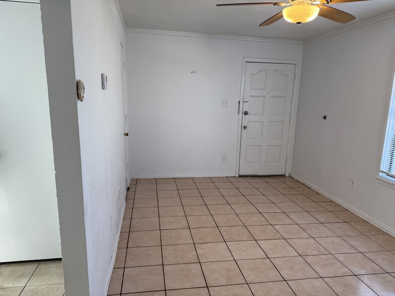 Building Photo - 2934 Chestnut Ave