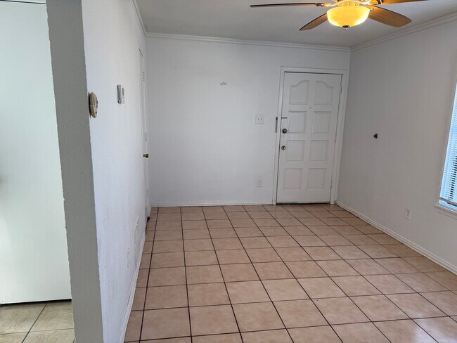 Building Photo - 2934 Chestnut Ave