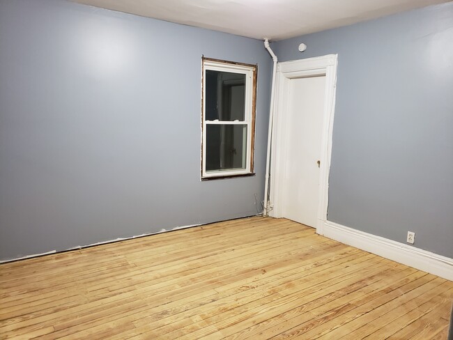 Living Room - 135 Summer St