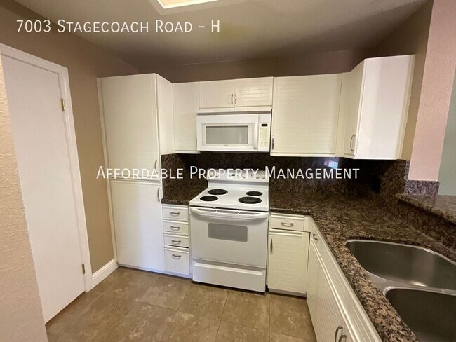 Building Photo - 7003 Stagecoach Rd