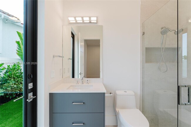 Building Photo - 464 NE 6th St