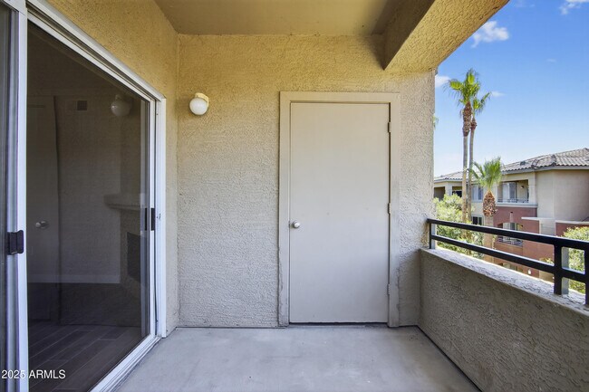 Building Photo - 5401 E Van Buren St