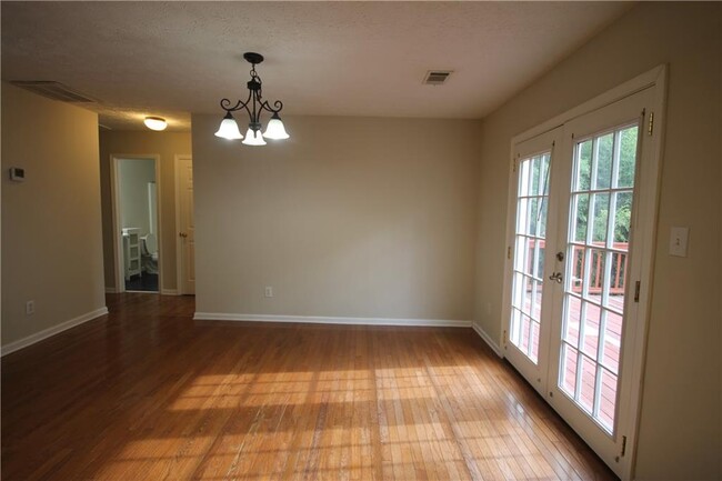 Building Photo - 1335 Carter Rd