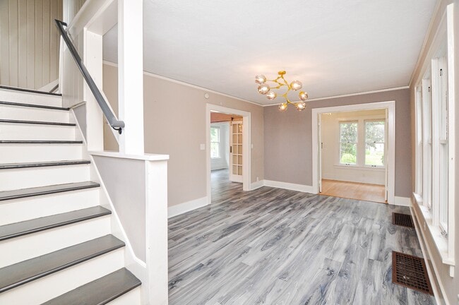 Building Photo - 408 15th Ave SW