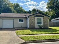 Building Photo - 1417 Goldfinch Ln