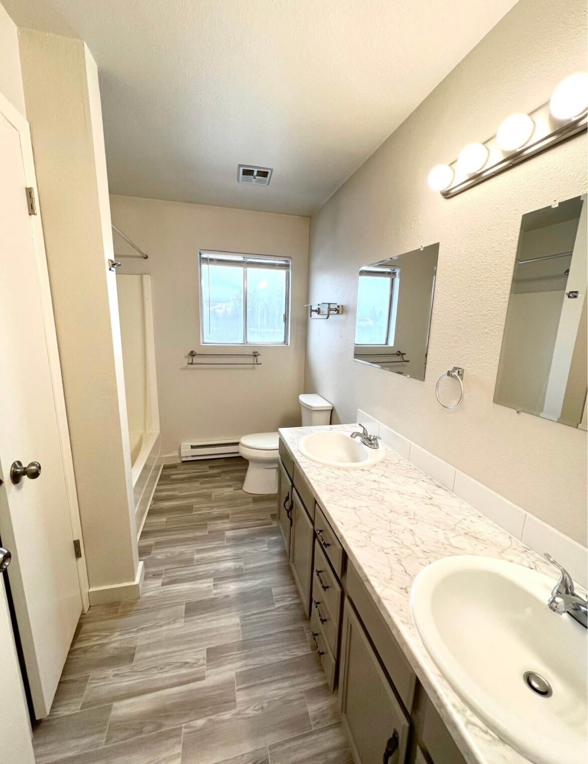 Building Photo - 511 W Brown Ave