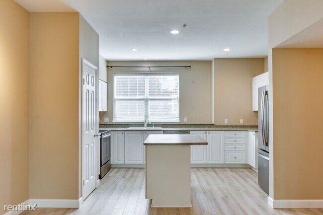 Building Photo - 3 br, 2 bath Condo - 1526 SE Cutter Ln