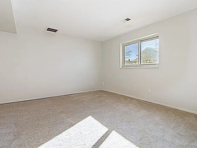 Building Photo - Lovely 4-Bedroom, 2-Bath Home in Aurora with Large Backyard and 2-Car Attached Garage!