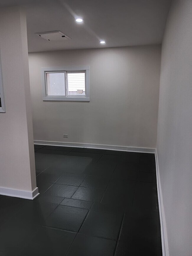 Building Photo - 112 Cleveland Ave