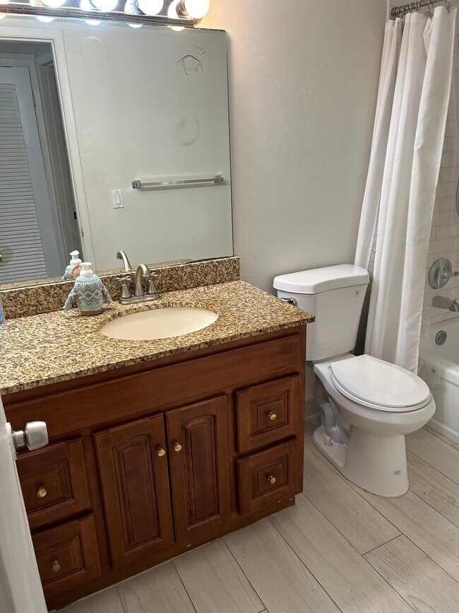 Building Photo - 501 Blue Heron Dr