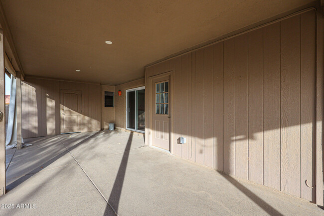 Building Photo - 26033 S Hollygreen Dr