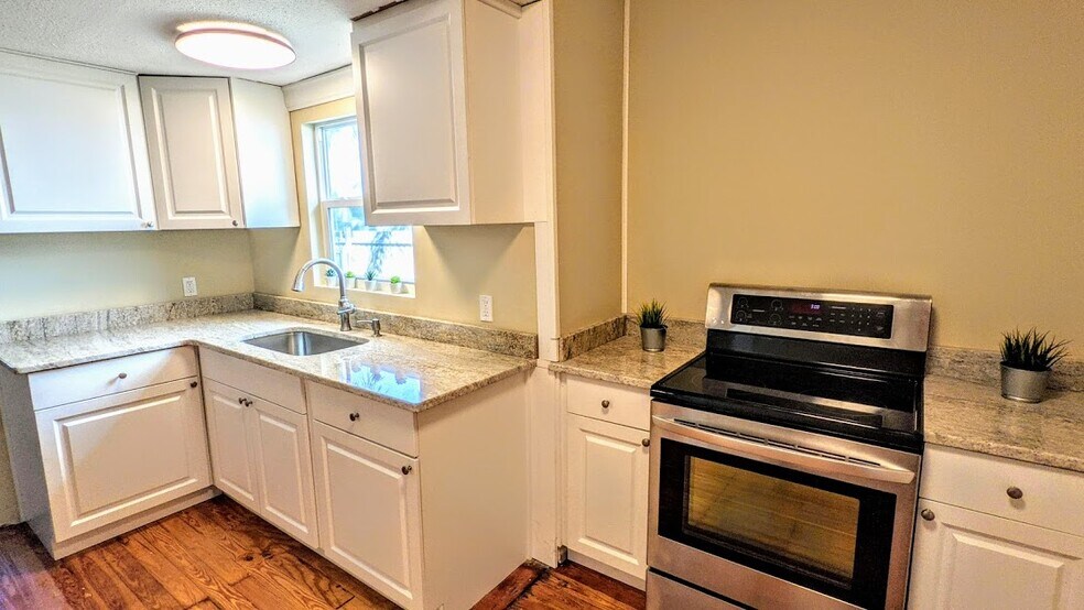 kitchen - 2255 1st Ave N