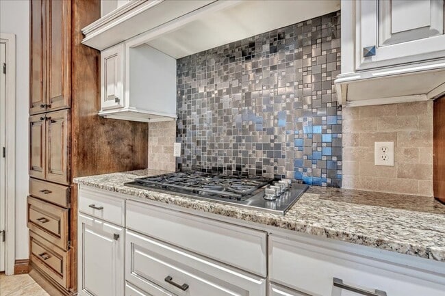 Building Photo - Gorgeous Executive Home - Open Plan - Stor...
