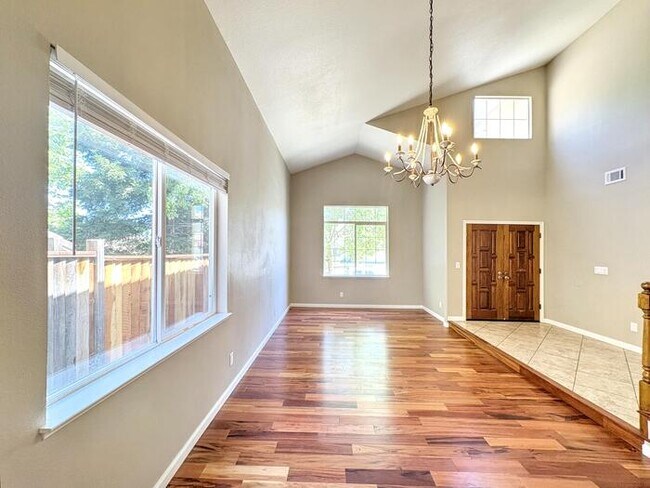 Building Photo - 1905 Paradise Peak Ct