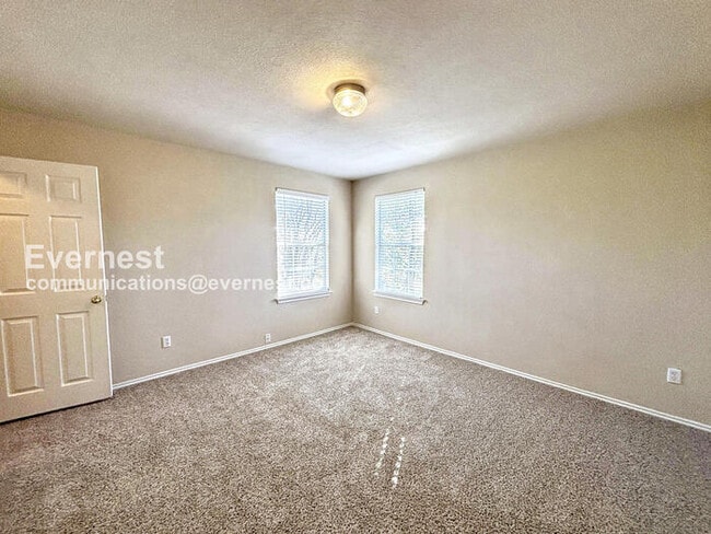 Building Photo - 3505 Fitzroy Ave