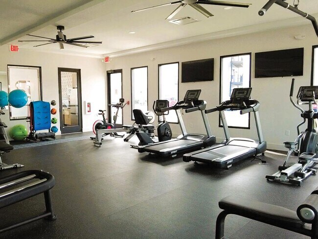 Building Photo - 1390 1390 Log Pond Dr