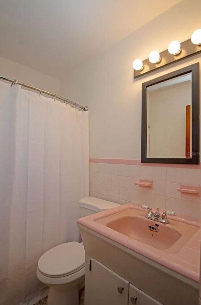 Building Photo - For Rent – Move-In Ready Gem with Modern U...