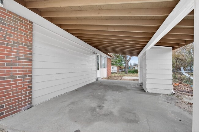 Building Photo - Updated 3-Bedroom Home with Fenced Yard in Florissant