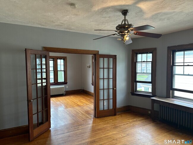 Building Photo - 35 Woodmere Rd